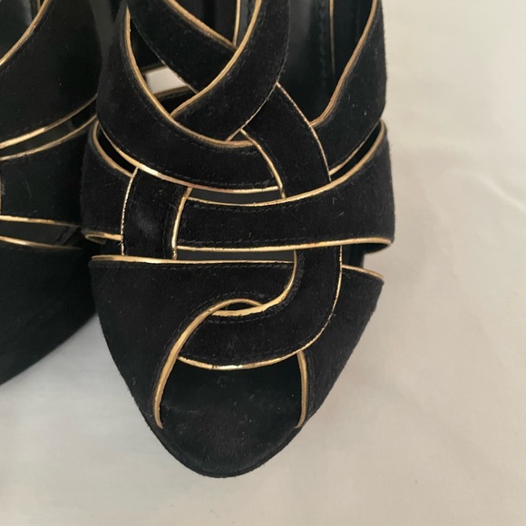 Gold and Black Dolce and Gabbana leather platforms - Picture 9 of 12